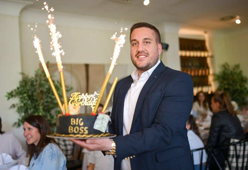 Bahato slavlje pod krinkom brige za narod: Nebojša Drinić kao “Big Boss”