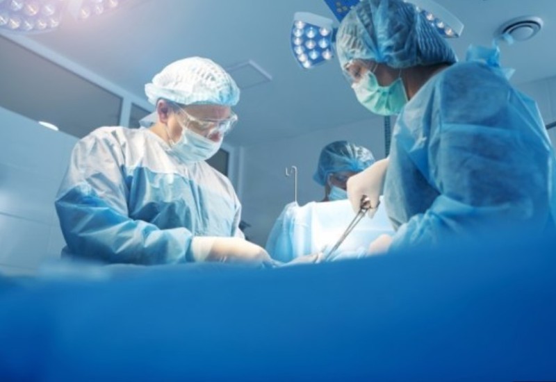 Požalila se na urinarnu infekciju: Ženi operacijom izvadili čašu iz bešike (FOTO)