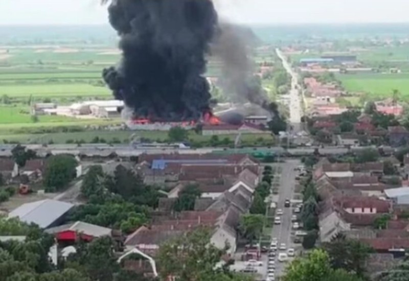 Borba sa vatrom: Gori fabrika lakova, odjekuju eksplozije VIDEO