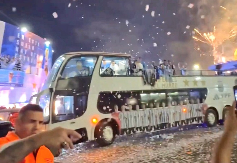 Fudbaleri Argentine sletjeli u Buenos Ajres poslije osvajanja SP (VIDEO)