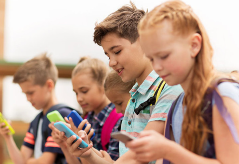 I Francuzi zabranjuju društvene mreže mlađima od 15 godina