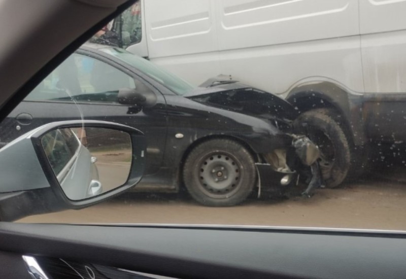 Pežo se zabio u kombi u Banjaluci