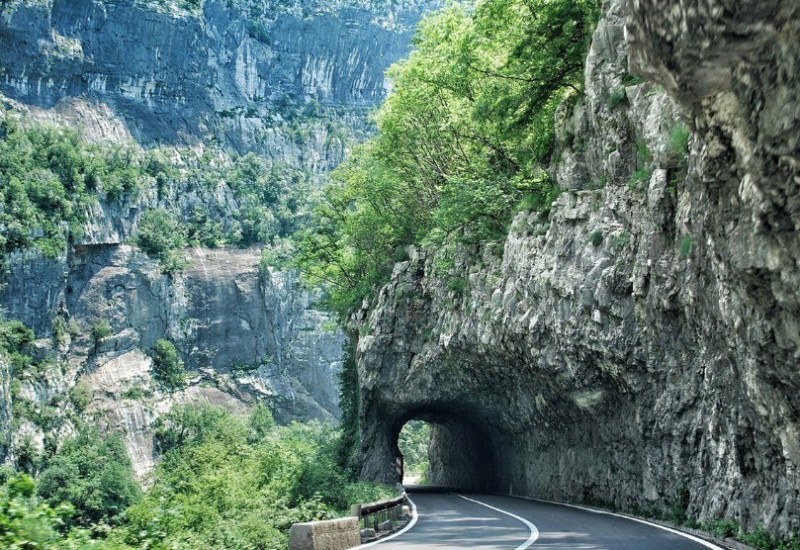 Crna Gora uvodi tranzitnu taksu za primorje, šalju auta na Trebinje?