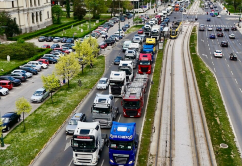 Više od 500 vozača kamiona prodefilovalo Sarajevom, poručili: “Dosta je bilo”