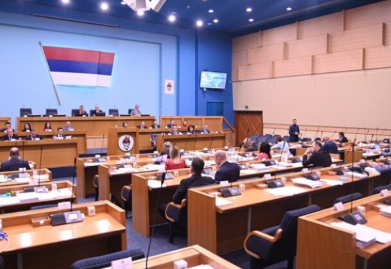 “Ovaj zakon je pucanj u demokratiju”. PDP i Narodni front bojkotuju Dodikovo obraćanje u NSRS