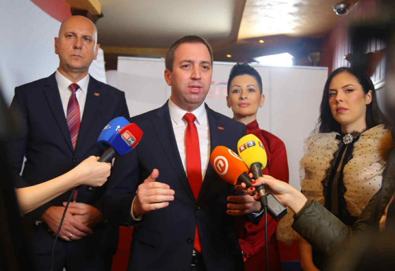 Selak obezbijedio školski pribor za đake na Manjači