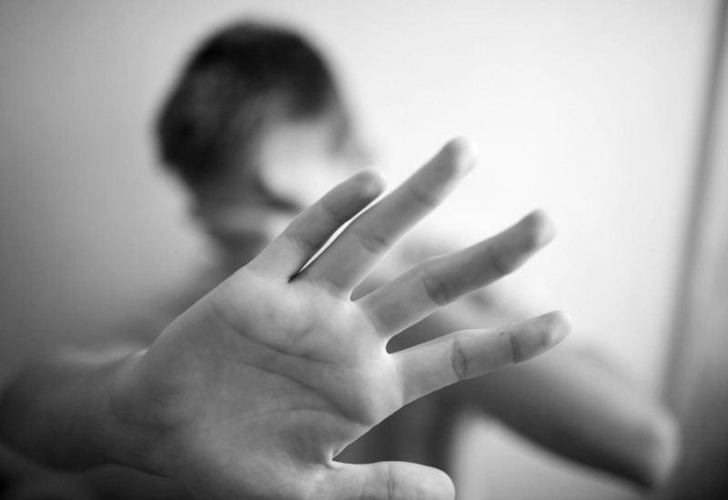 TEKSAS: Majka iz SAD-a tjerala djecu da piju urin i jedu izmet, hranila ih jednom sedmično