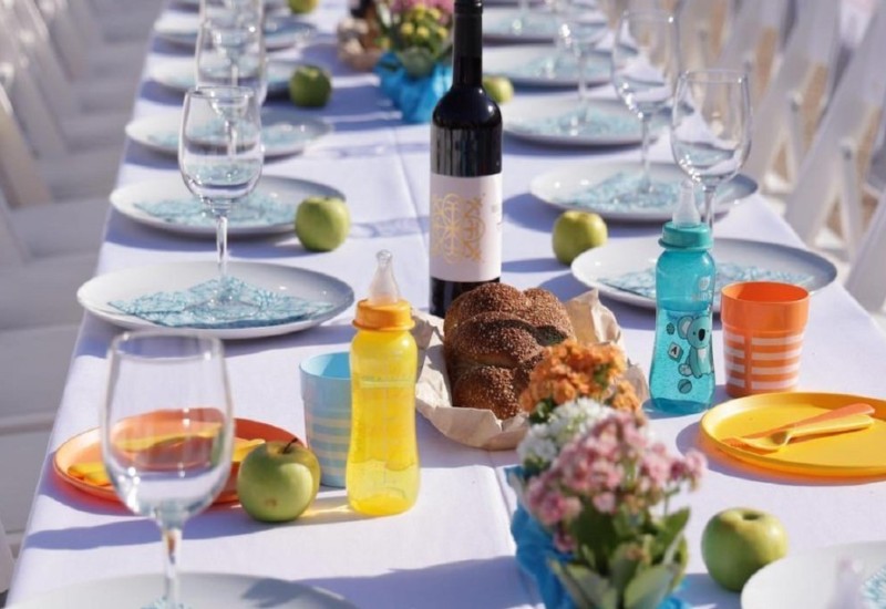 Tel Aviv: Postavljen prazan sto s 203 mjesta iz dirljivog razloga (VIDEO)