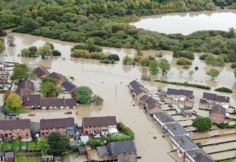 Zastrašujuća oluja pustoši Еvropom: Do sada četvoro mrtvih (VIDEO)