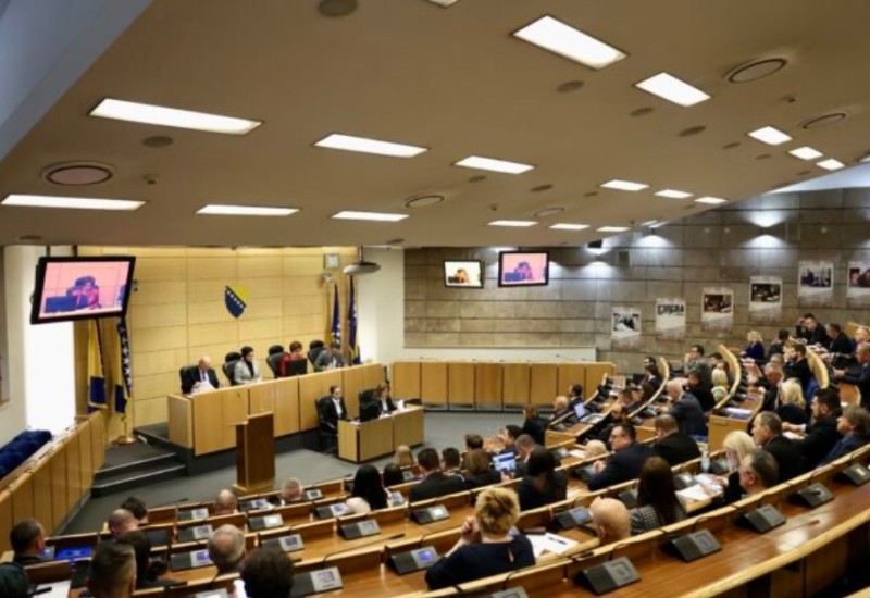 Sila zakon mijenja! Odgođena sjednica zbog oštećenja plafona u zgradi parlamenta