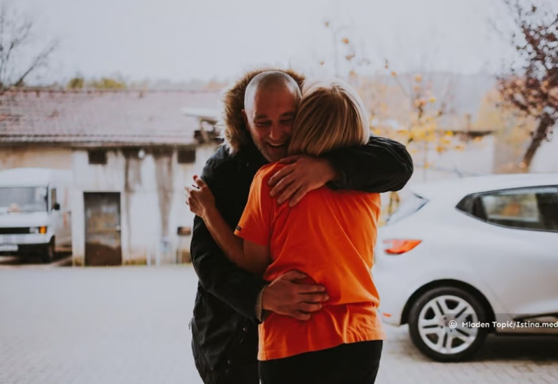 Porodica iz Knešpolja nakon 30 godina srela dječaka Samira kom je pomogla u ratu