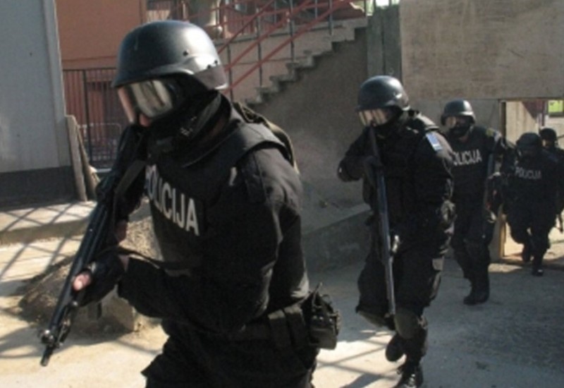 Velika policijska akcija zbog droge i oružja