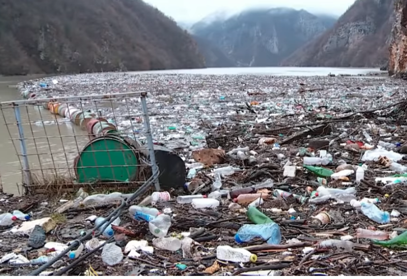 Rijeke Bosne postaju plutajuća deponija