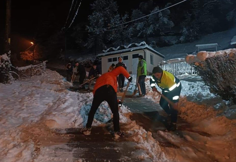Noćna akcija: Mještani uzeli lopate u ruke i očistili sve puteve