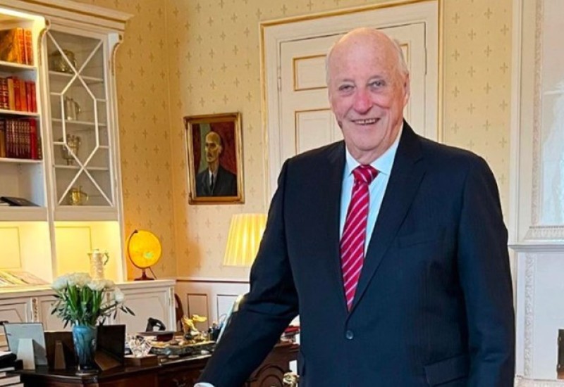 Osoblje dvora oduševilo kralja rođendanskim poklonom (FOTO)