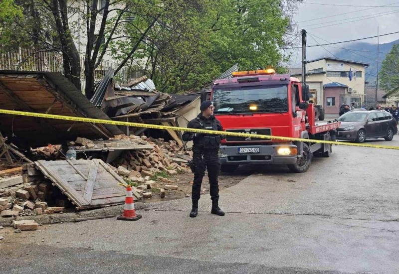 Priština porušila garaže u sjevernom dijelu Kosovske Mitrovice čiji su vlasnici Srbi (VIDEO)