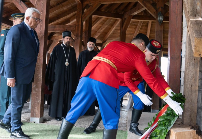 Mandić položio vijenac kod Časnog krsta u Doljanima