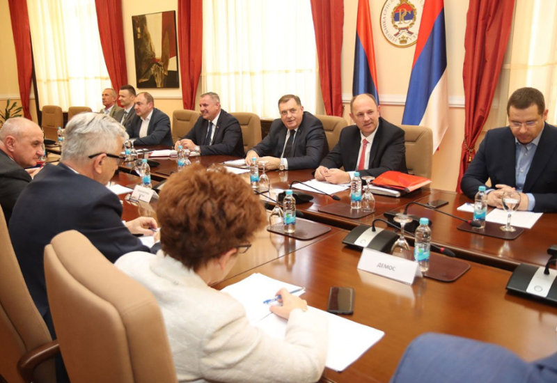 Partijama se zavrće budžetska slavina, ko je na gubitku?