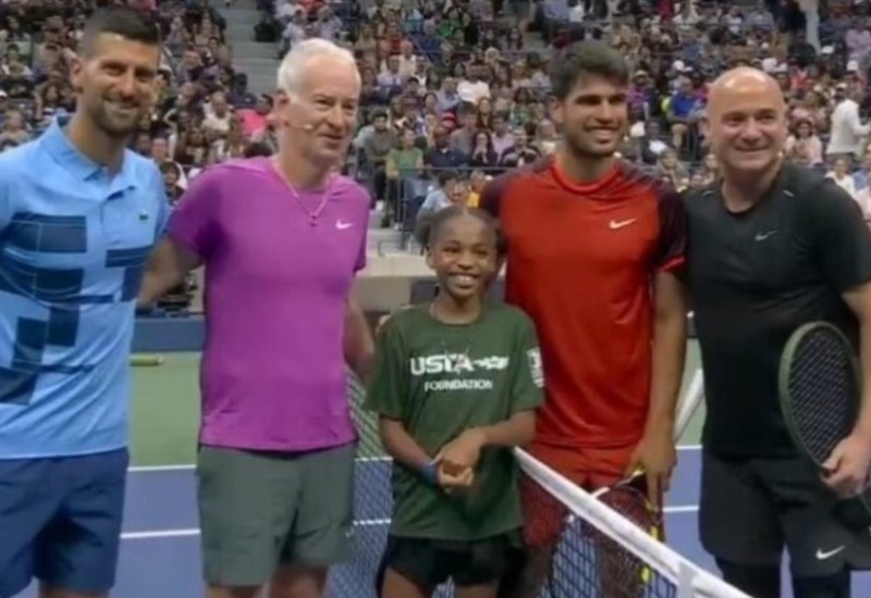 Sastali se bivši i sadašnji igrači: Agasi “pecnuo” Novaka na egzibicionom meču (VIDEO)