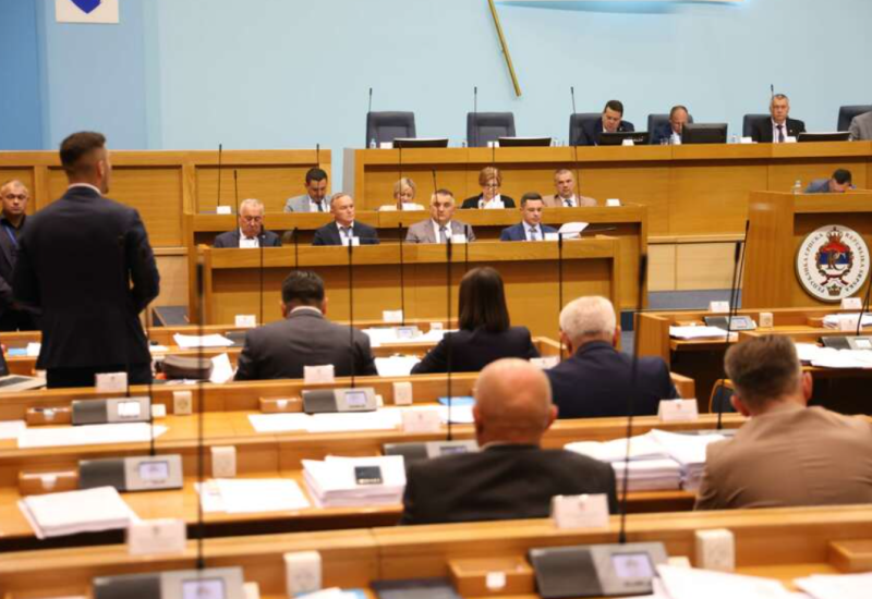 Zasjeda Narodna skupština RS, na dnevnom redu i referendum