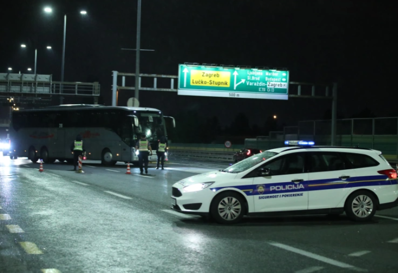 Navijači "Hajduka" napali policiju posle utakmice sa "Dinamom"