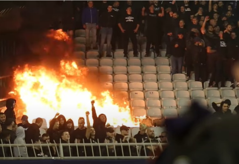 Navijači Hajduka na jučerašnjem derbiju palili i srpske zastave