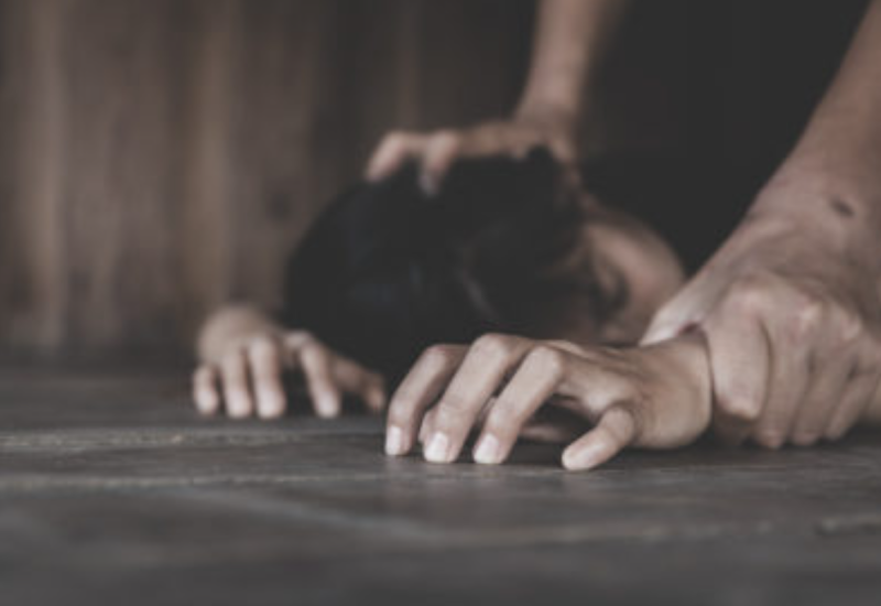 Dvadesetšestogodišnju djevojku silovala desetorica muškaraca