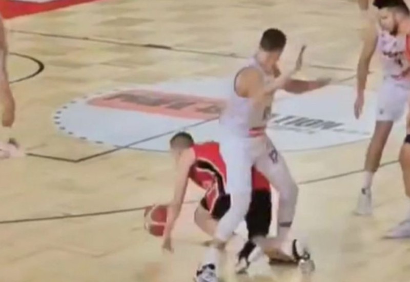 Neviđeno do sada: Košarkaš se provukao kroz noge na utakmici Premijer lige BiH VIDEO