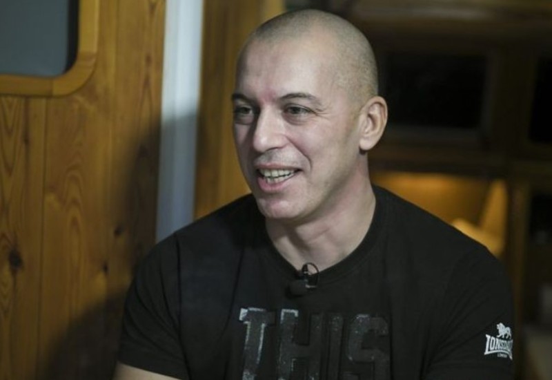 Topalko na svadbi pjeva i radi sklekove