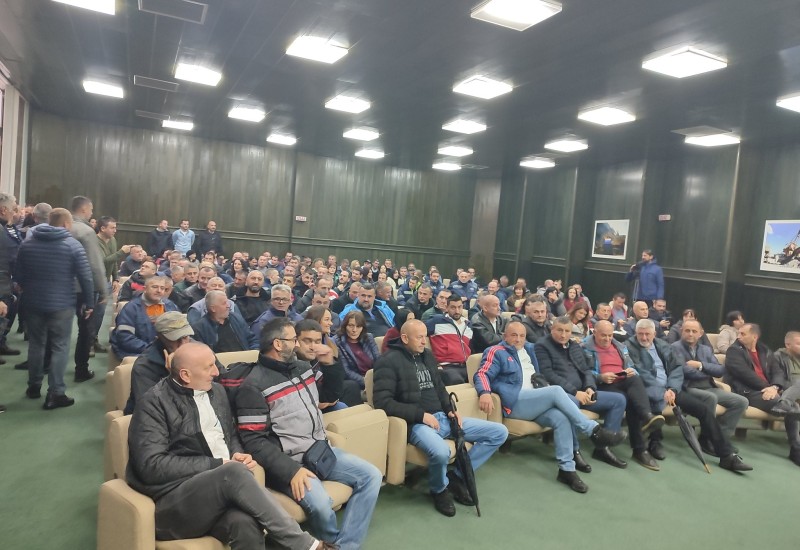 Radnici RiTE Gacko u štrajku zbog plata
