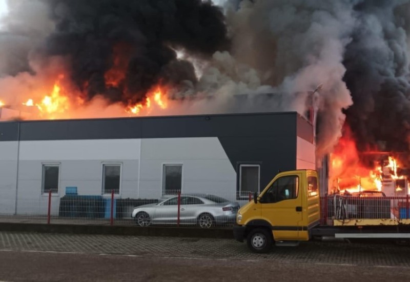 Požar zahvatio benzinsku pumpu, velika materijalna šteta VIDEO