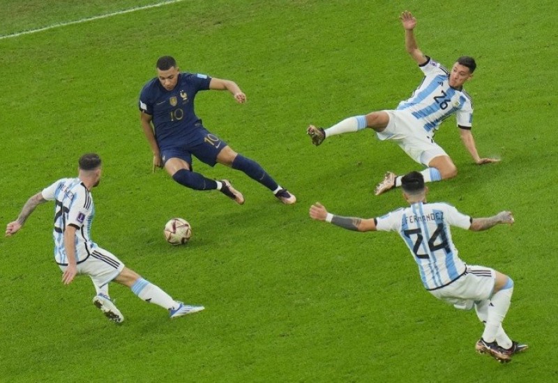 Bivši francuski defanzivac: Mbape ih je toliko istraumirao