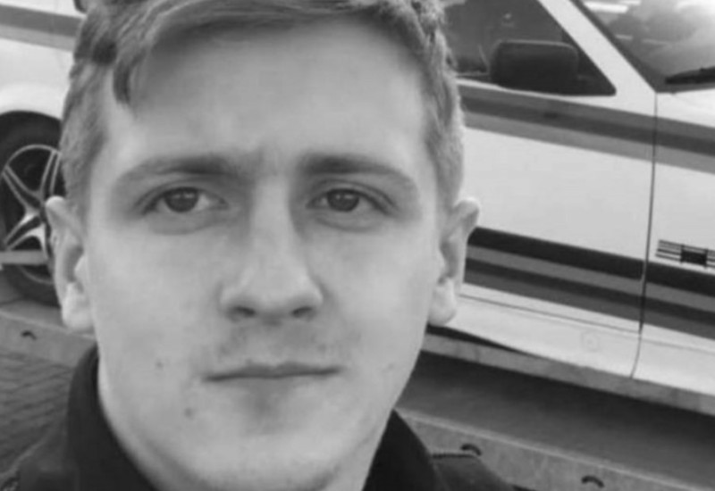 Teslić zavijen u crno: Ovo je mladić koji je stradao kada su se na njega obrušila drva