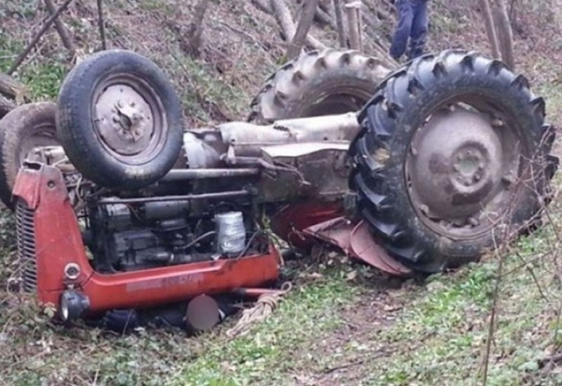 Vozač poginuo u prevrtanju traktora