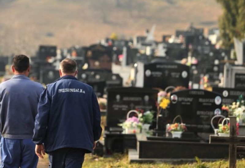 Rođen rano, umro kasno: Neobična poruka na spomeniku jednog Dobojlije (FOTO)
