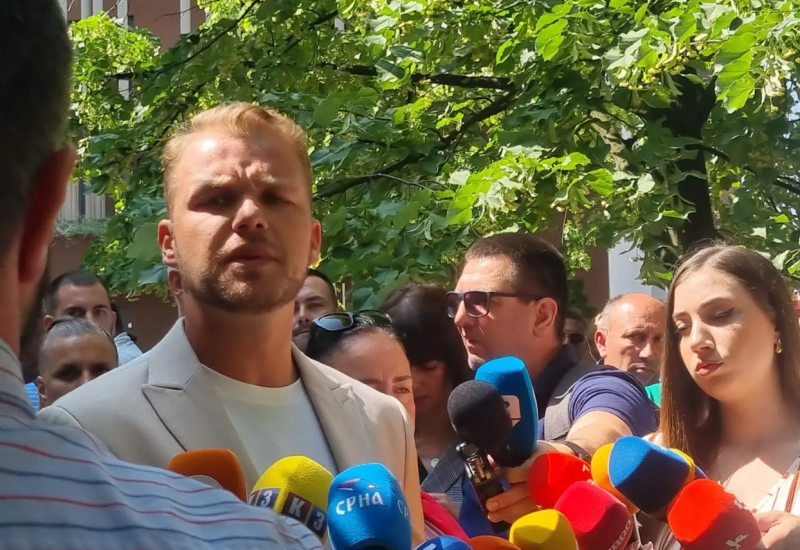 Stanivuković glumi zaštitnika novinara, a godinama ih javno proziva i ponižava