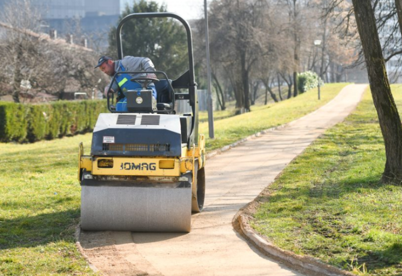 Za sve rekreativce i sportiste: 1,2 kilometra nove tartan trim staze u Parku “Mladen Stojanović”