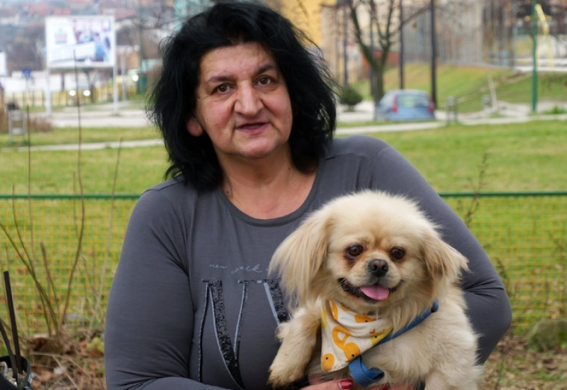 Hranu traži po kontejneru: Prijateljici čuva psa za 5 KM mjesečno (VIDEO)