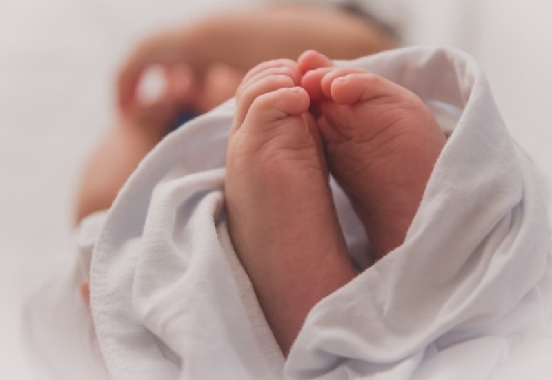 TUKLA BEBU DO SMRTI: Majka poslije iživljavanja nazvala hitnu pomoć, ljekari dijete zatekli u užasnom stanju