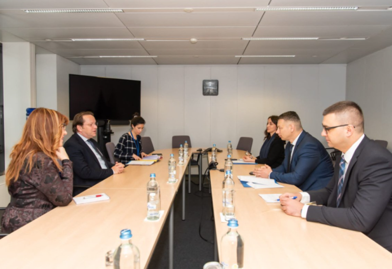 Nešić se sastao sa Varheljijem i Johansonovom