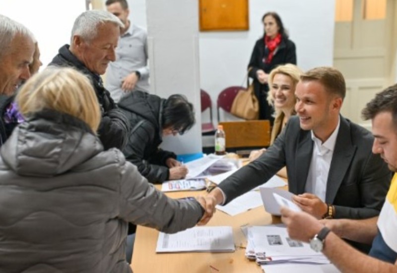 Stanivuković: Već preko 10.000 zahtjeva za besplatan javni prevoz, ove sedmice uručićemo prve kartice