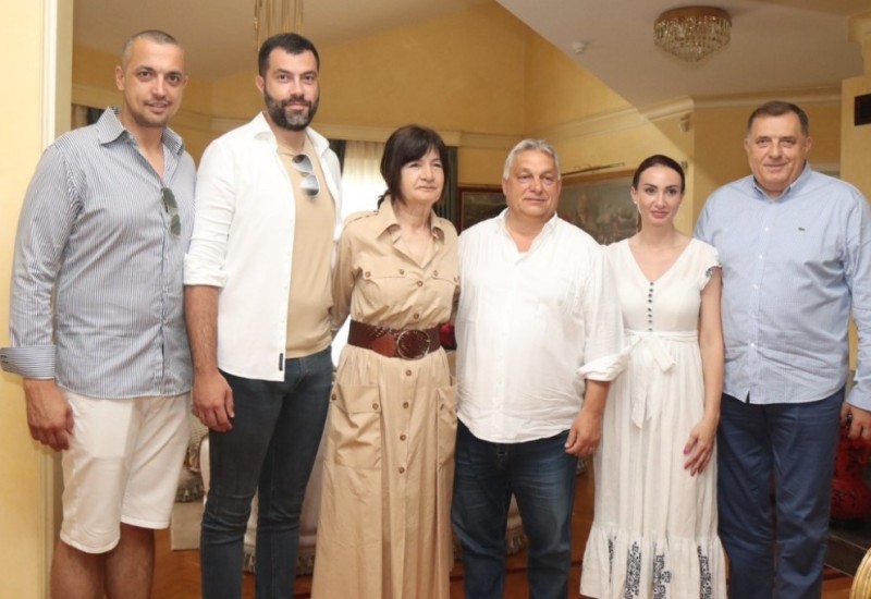 Druženje na imanju: Dodik sa članovima porodice ugostio Orbana (FOTO)