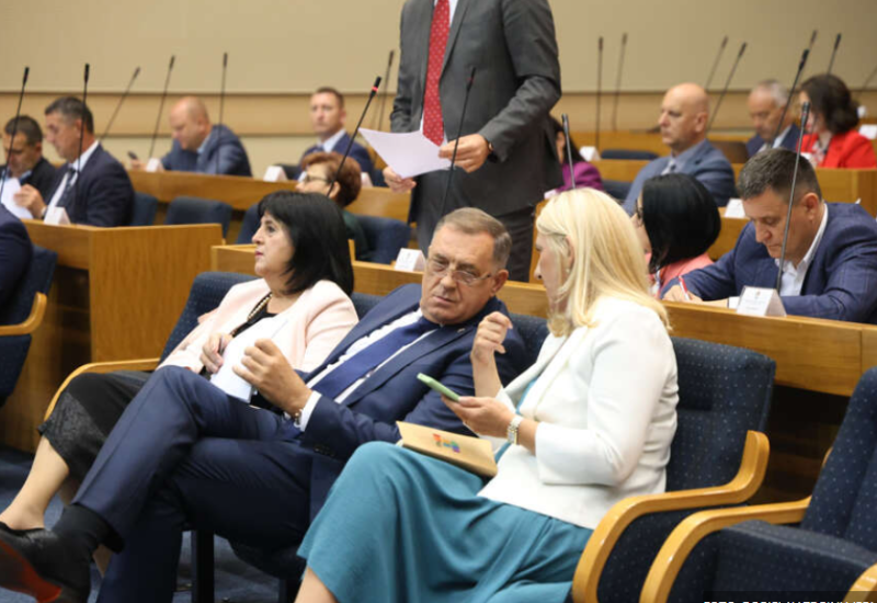 Odbacuje se mogućnost prijevremenih izbora: Ovo su ZAKLJUČCI KOJE JE USVOJILA Narodna skupština Srpske, od Dodika traže da ne odstupa