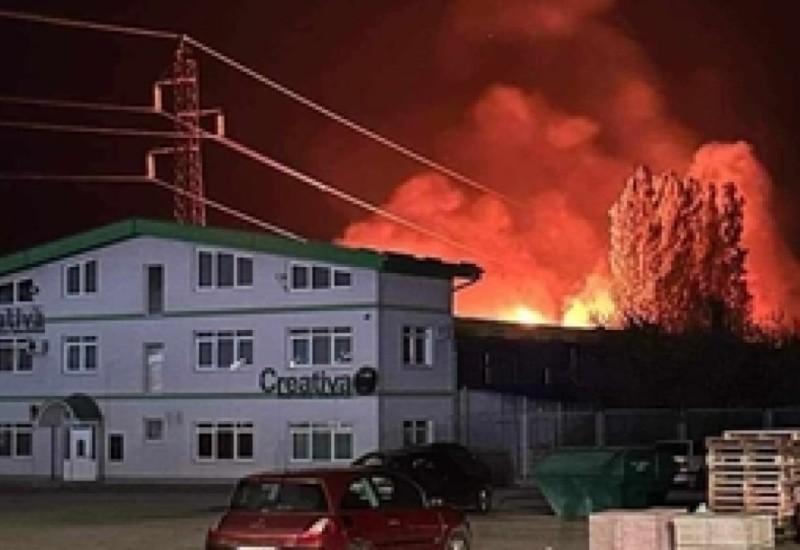 Izgorjeli pomoćni objekti fabrike u Bihaću