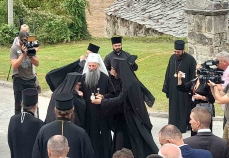 Patrijarh Porfirije u posjeti Manastiru Žitomislić, dočekali ga mnogobrojni vjernici