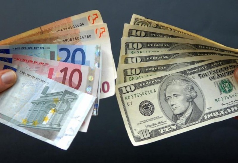 Dolar oslabio prema korpi valuta, evro ojačao