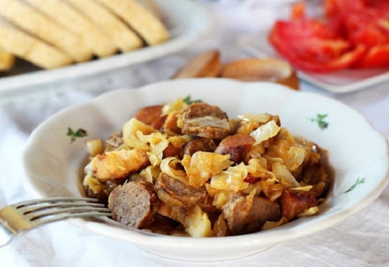 Prženi kupus sa roštiljskim mesom