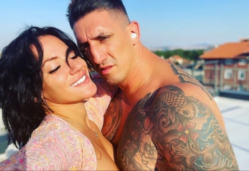 Isjekla se nožem: Djevojka Kristijana Golubovića završila u bolnici