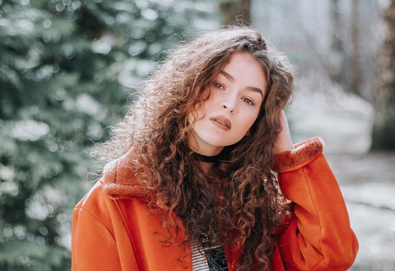 Tri loše navike koje uništavaju kosu tokom zimskih dana