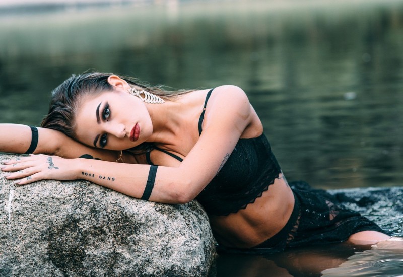 Seks poze koje žene jednostavno mrze